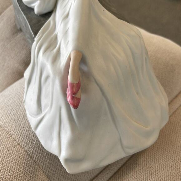 Sculpture The Heirloom Tradition Louis Icart 1937 Parfum de Fieurs woman on Sofa - Picture 4 of 5